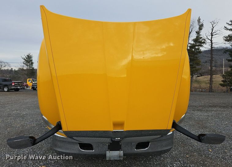 image for item NZ9139 2020 Kenworth T680 semi truck