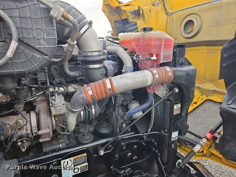 image for item NZ9139 2020 Kenworth T680 semi truck