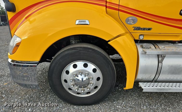 image for item NZ9139 2020 Kenworth T680 semi truck