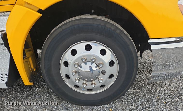 image for item NZ9139 2020 Kenworth T680 semi truck