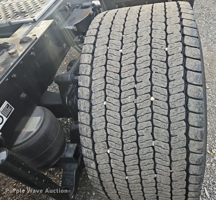 image for item NZ9139 2020 Kenworth T680 semi truck