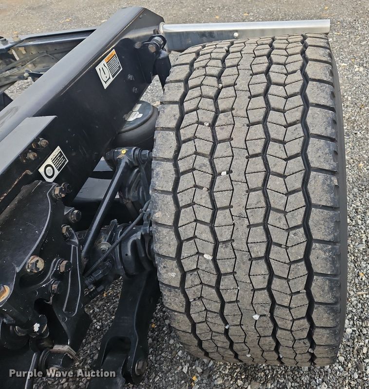 image for item NZ9139 2020 Kenworth T680 semi truck