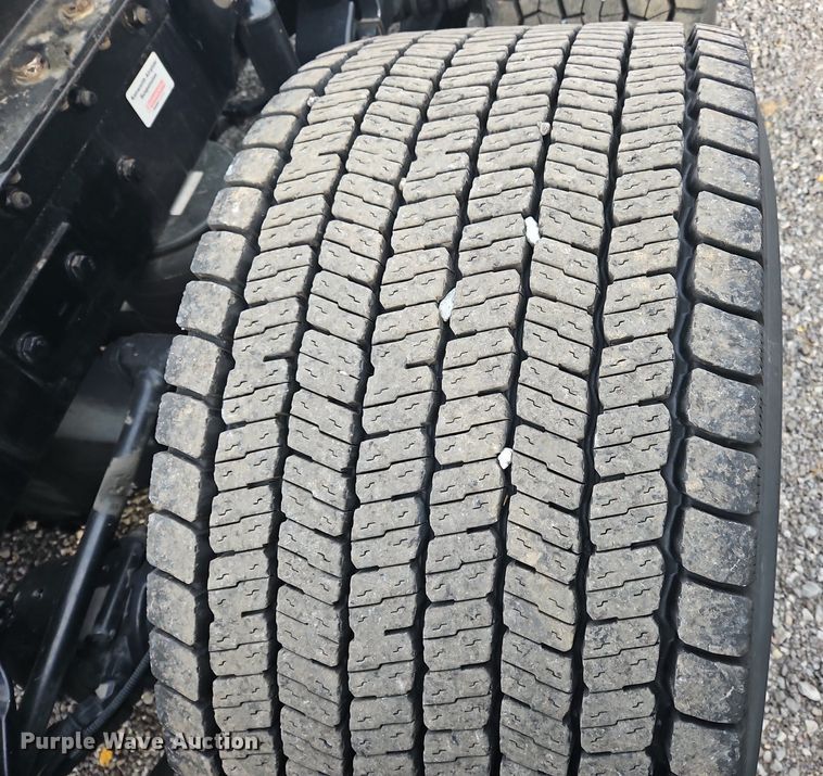 image for item NZ9139 2020 Kenworth T680 semi truck