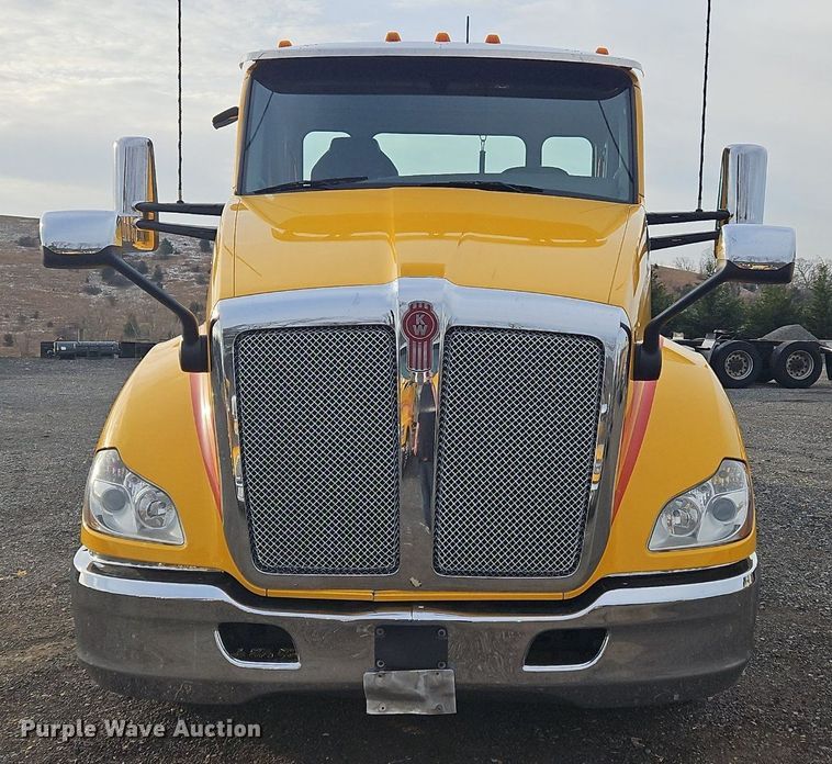 image for item NZ9140 2019 Kenworth T680 semi truck