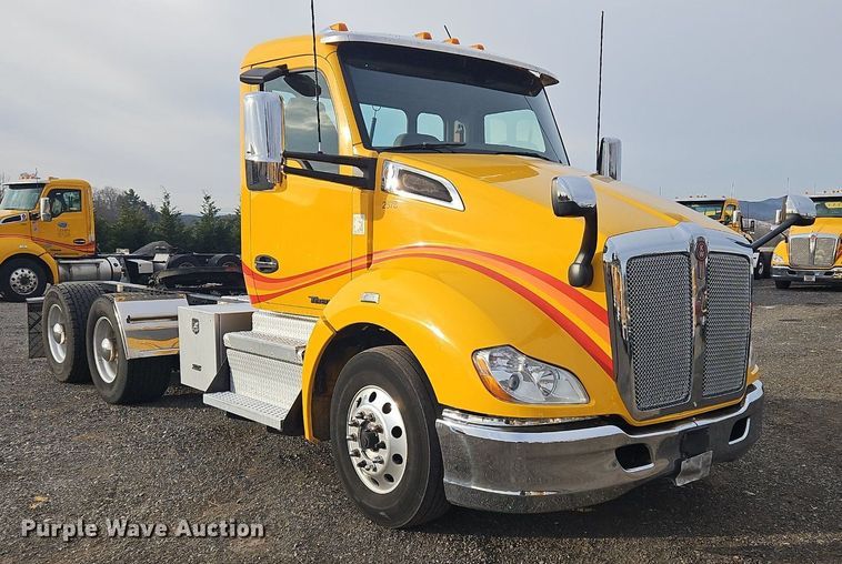 image for item NZ9140 2019 Kenworth T680 semi truck