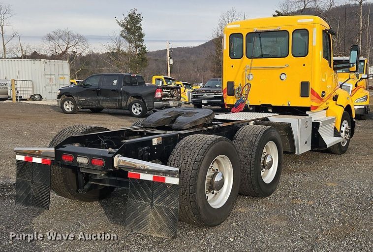 image for item NZ9140 2019 Kenworth T680 semi truck