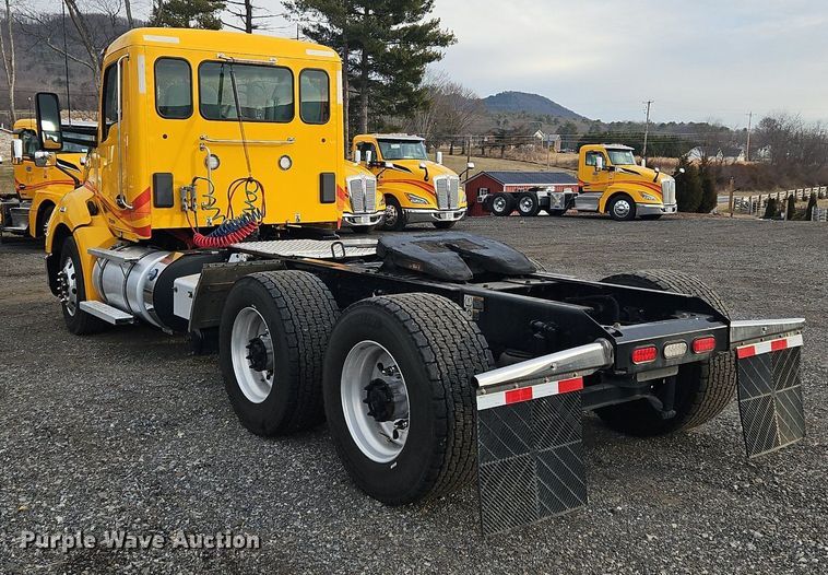 image for item NZ9140 2019 Kenworth T680 semi truck