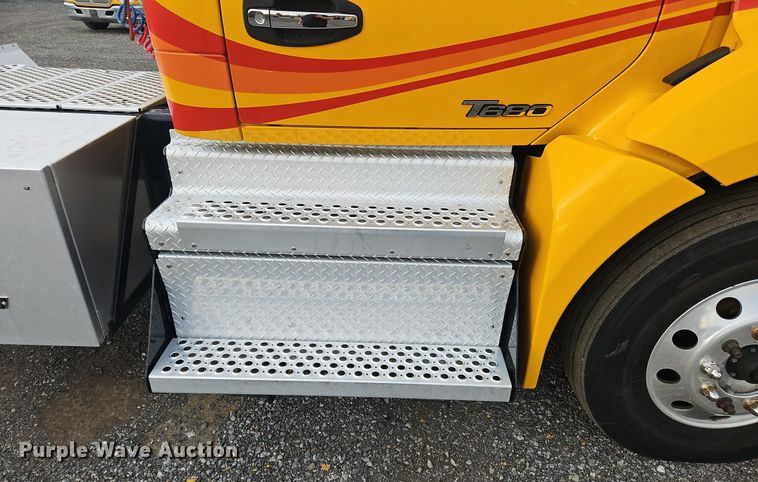 image for item NZ9140 2019 Kenworth T680 semi truck