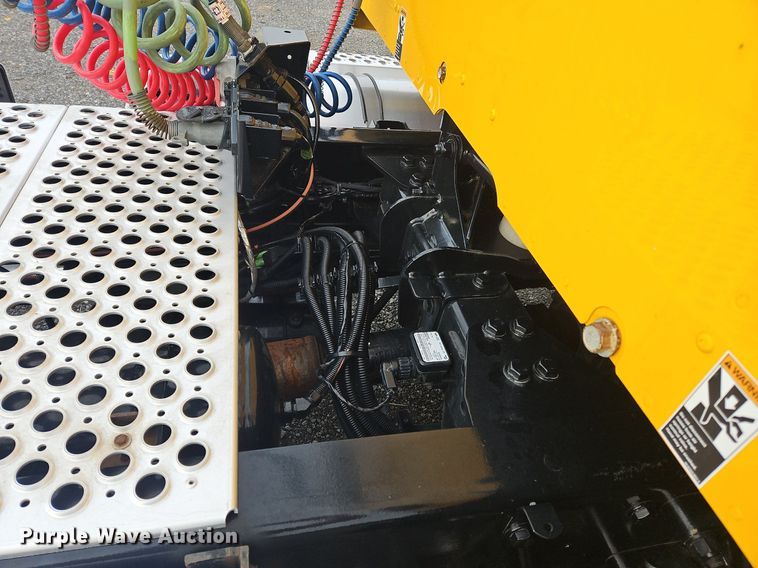 image for item NZ9140 2019 Kenworth T680 semi truck