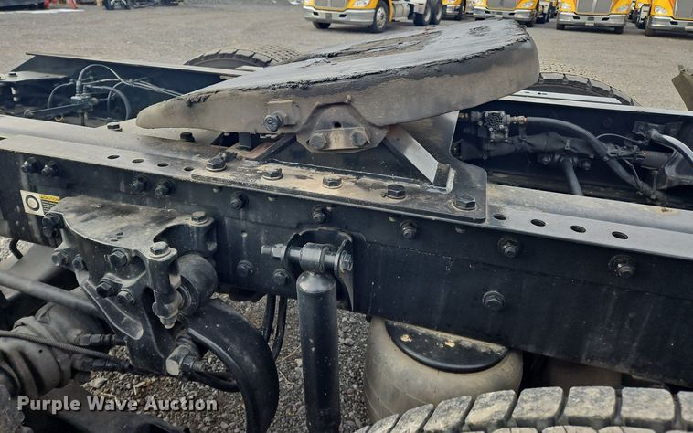 image for item NZ9140 2019 Kenworth T680 semi truck