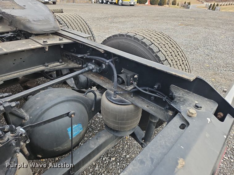 image for item NZ9140 2019 Kenworth T680 semi truck