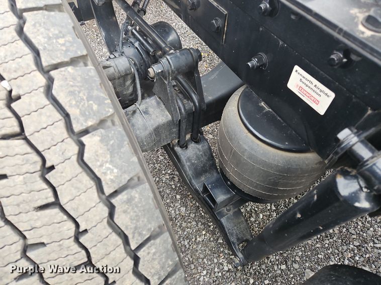 image for item NZ9140 2019 Kenworth T680 semi truck