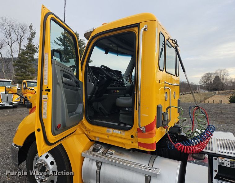 image for item NZ9140 2019 Kenworth T680 semi truck