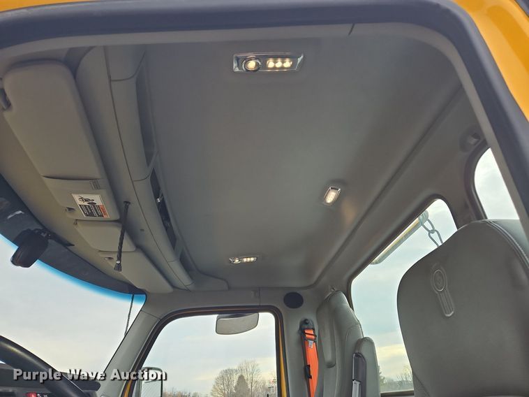 image for item NZ9140 2019 Kenworth T680 semi truck