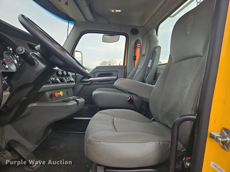 image for item NZ9140 2019 Kenworth T680 semi truck