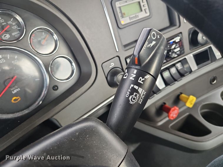 image for item NZ9140 2019 Kenworth T680 semi truck