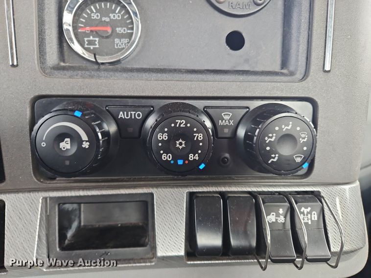 image for item NZ9140 2019 Kenworth T680 semi truck