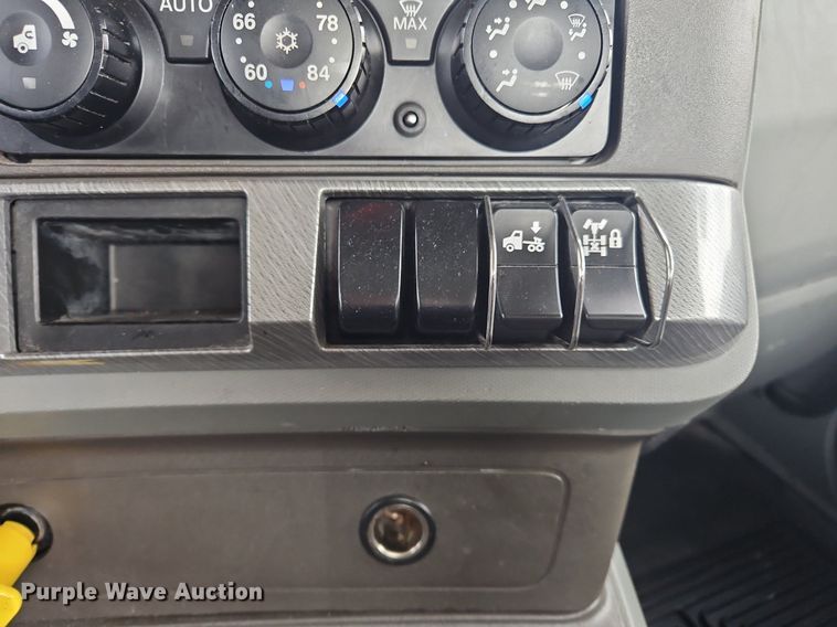 image for item NZ9140 2019 Kenworth T680 semi truck