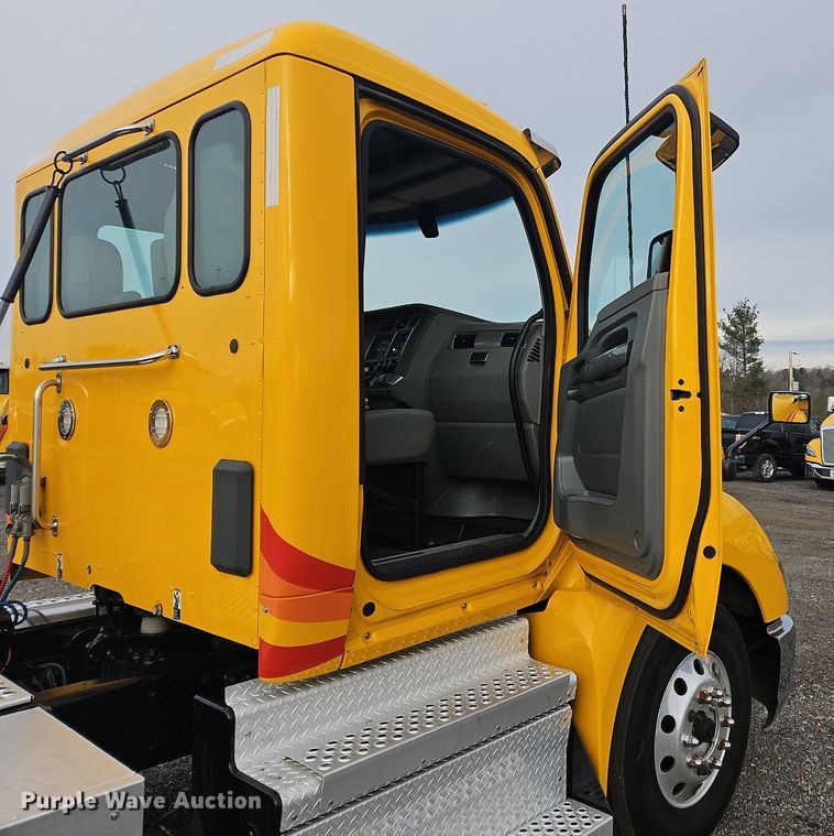 image for item NZ9140 2019 Kenworth T680 semi truck