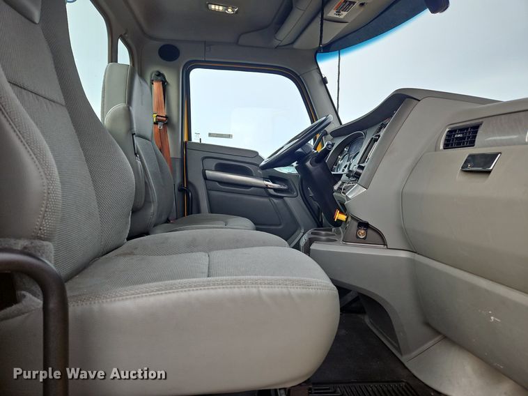 image for item NZ9140 2019 Kenworth T680 semi truck