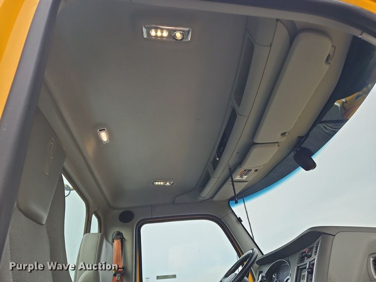 image for item NZ9140 2019 Kenworth T680 semi truck