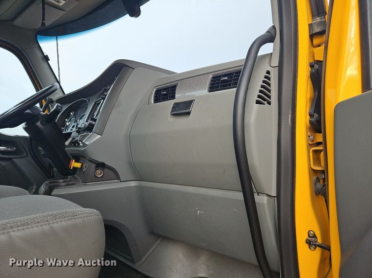 image for item NZ9140 2019 Kenworth T680 semi truck