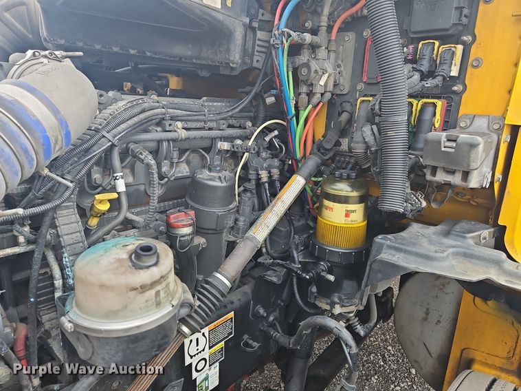 image for item NZ9140 2019 Kenworth T680 semi truck