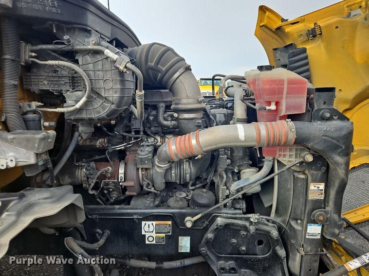 image for item NZ9140 2019 Kenworth T680 semi truck