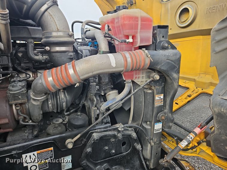 image for item NZ9140 2019 Kenworth T680 semi truck