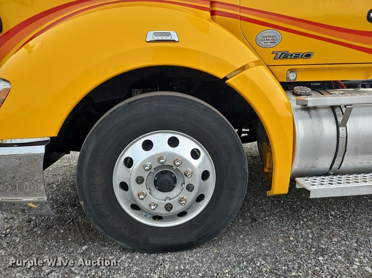 image for item NZ9140 2019 Kenworth T680 semi truck