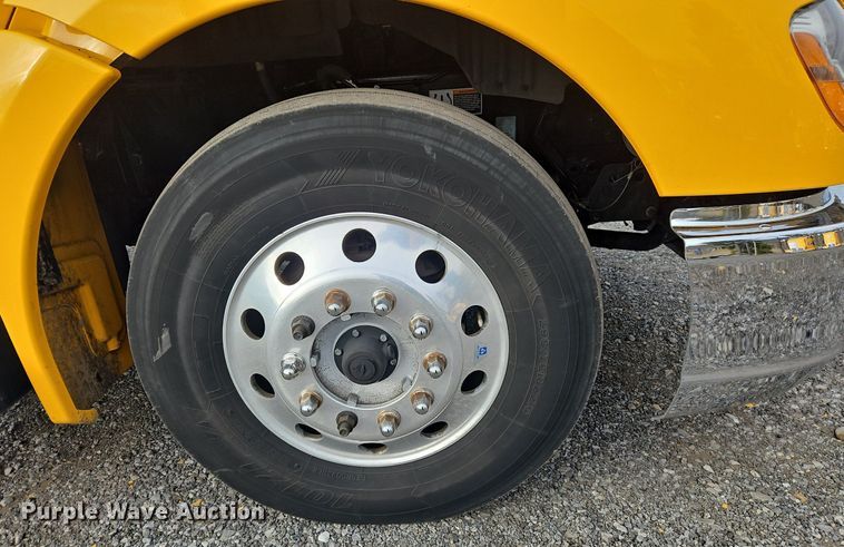 image for item NZ9140 2019 Kenworth T680 semi truck