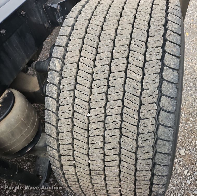 image for item NZ9140 2019 Kenworth T680 semi truck