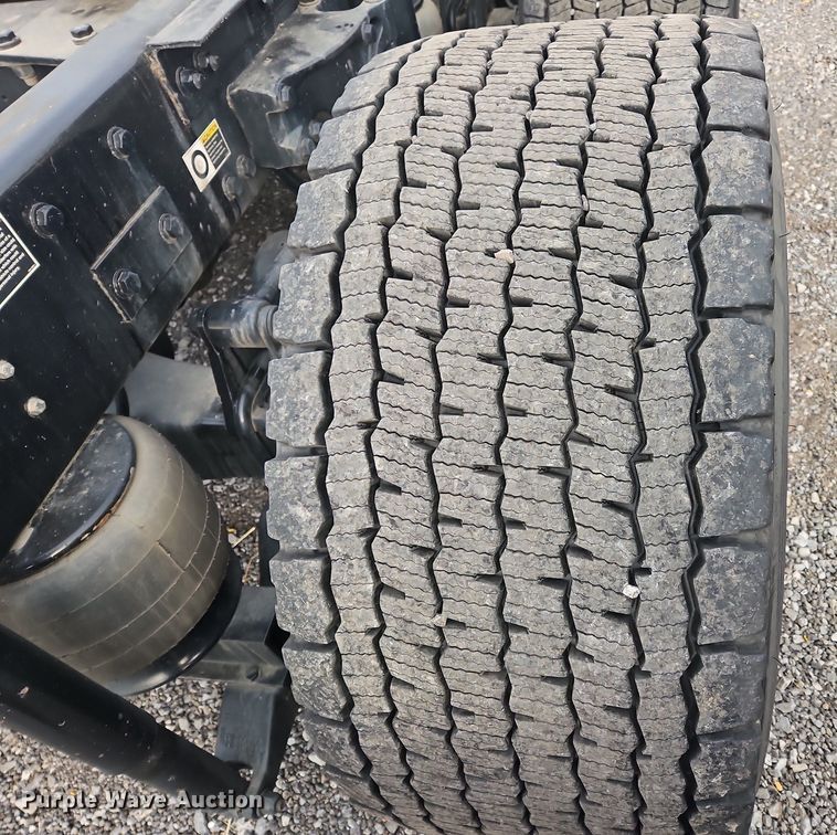 image for item NZ9140 2019 Kenworth T680 semi truck