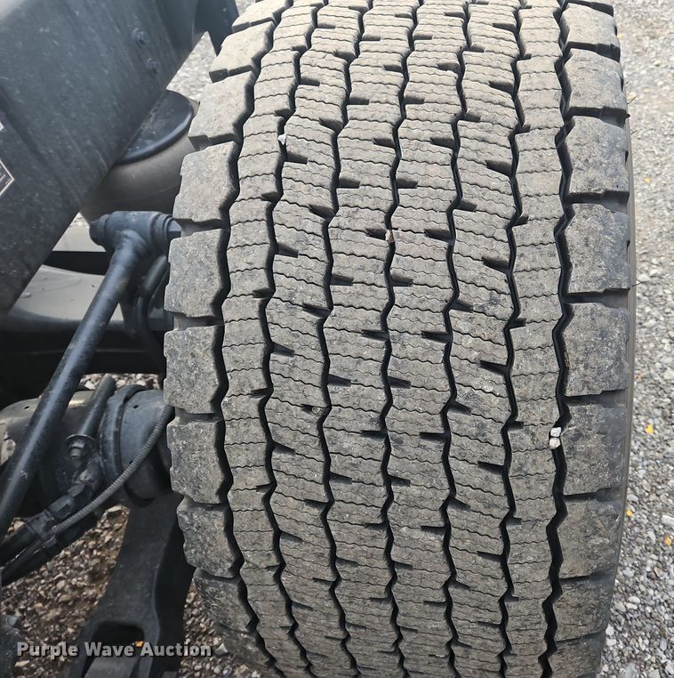 image for item NZ9140 2019 Kenworth T680 semi truck