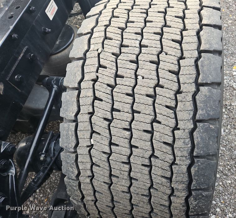 image for item NZ9140 2019 Kenworth T680 semi truck