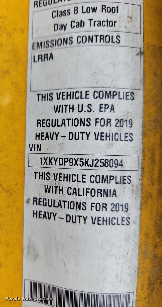 image for item NZ9140 2019 Kenworth T680 semi truck