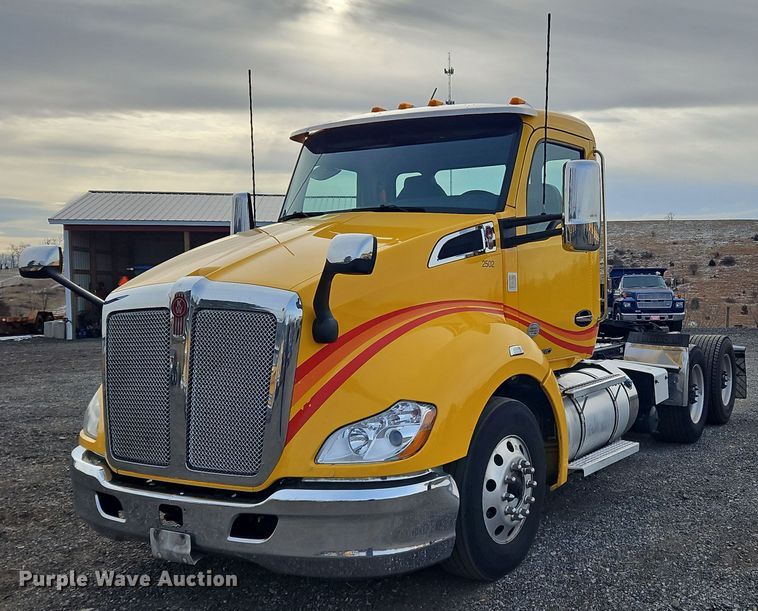 image for item NZ9141 2019 Kenworth T680 semi truck