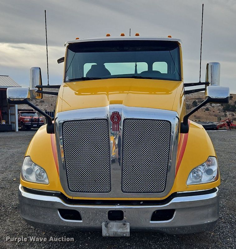 image for item NZ9141 2019 Kenworth T680 semi truck