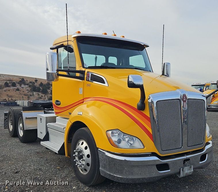 image for item NZ9141 2019 Kenworth T680 semi truck