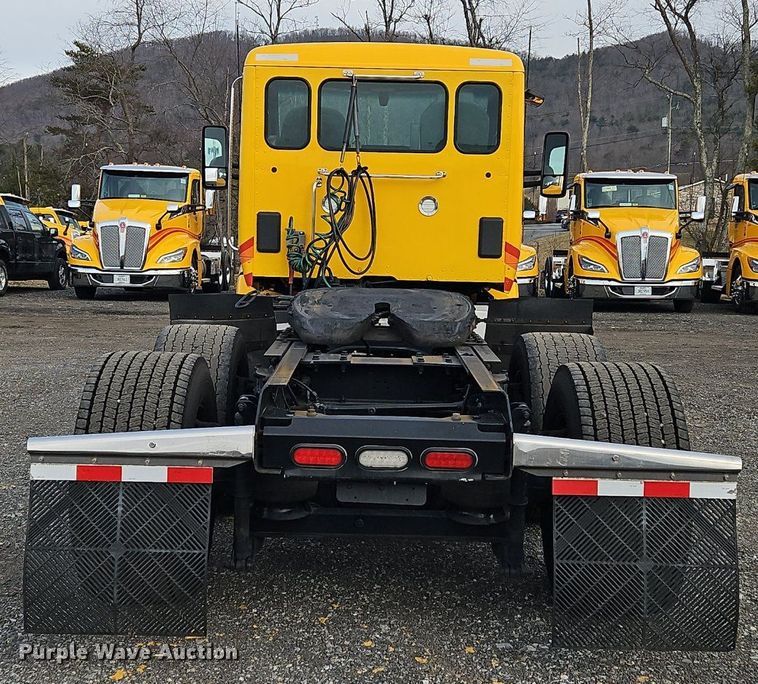 image for item NZ9141 2019 Kenworth T680 semi truck