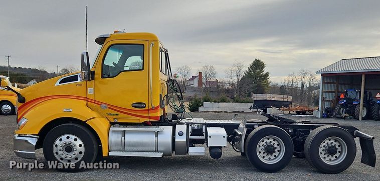 image for item NZ9141 2019 Kenworth T680 semi truck