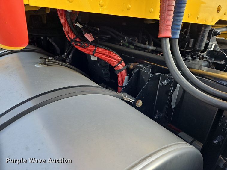 image for item NZ9141 2019 Kenworth T680 semi truck