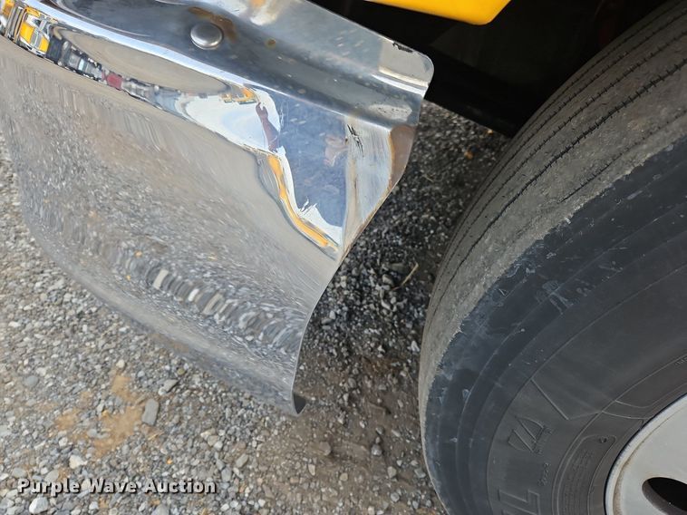 image for item NZ9141 2019 Kenworth T680 semi truck