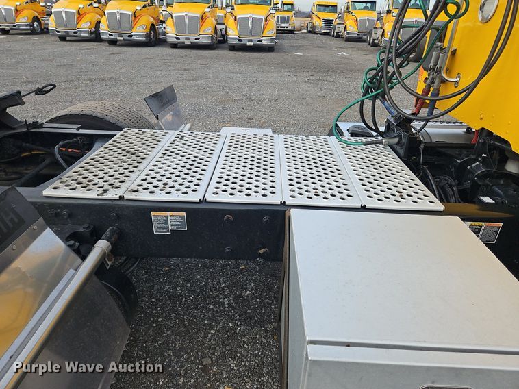 image for item NZ9141 2019 Kenworth T680 semi truck