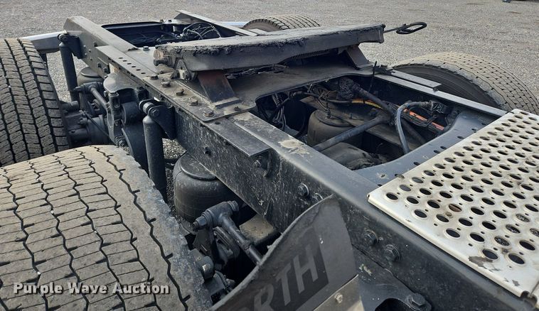 image for item NZ9141 2019 Kenworth T680 semi truck