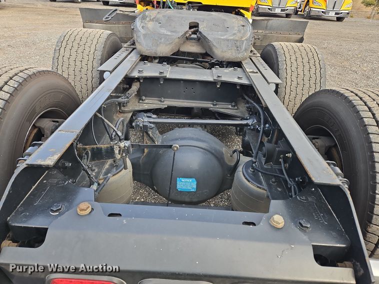 image for item NZ9141 2019 Kenworth T680 semi truck