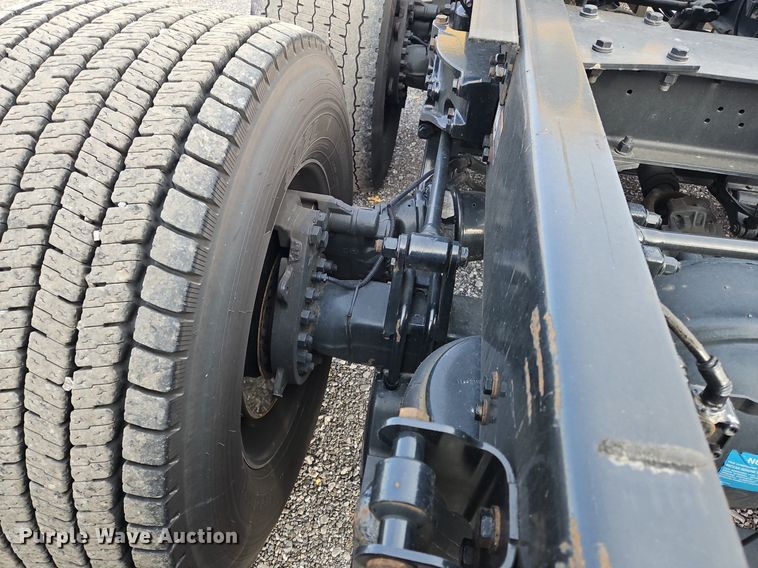 image for item NZ9141 2019 Kenworth T680 semi truck