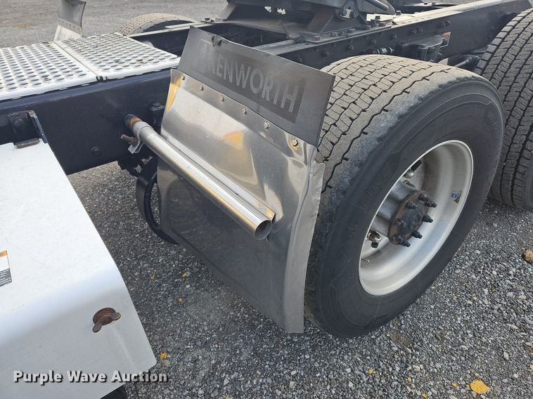 image for item NZ9141 2019 Kenworth T680 semi truck