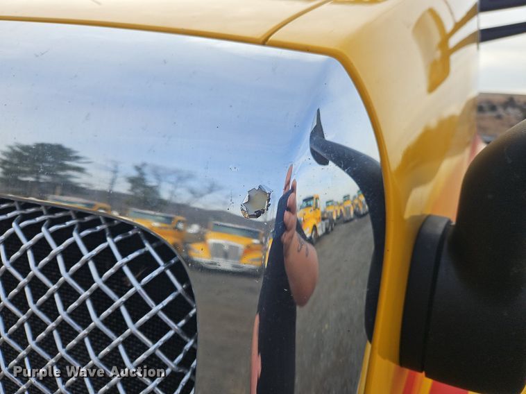 image for item NZ9141 2019 Kenworth T680 semi truck