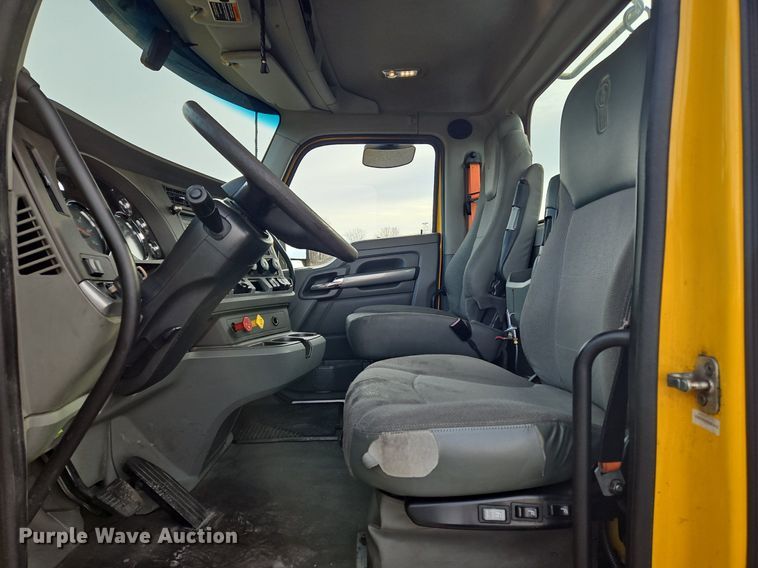 image for item NZ9141 2019 Kenworth T680 semi truck